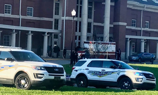 Μπαράζ πυροβολισμών σε λύκειο στην Αλαμπάμα – Μία μαθήτρια νεκρή (εικόνες)